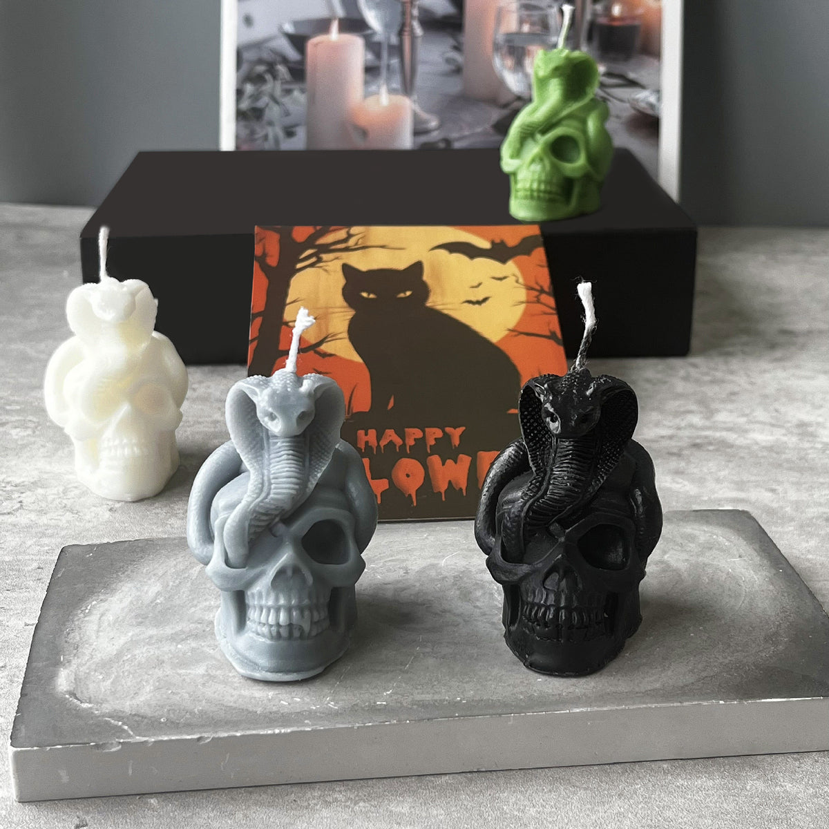 Skull und Kobra Kerze