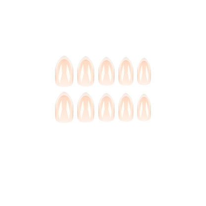 Kunstvolle Nagelverlängerungen im eleganten French-Tip Design Brehn