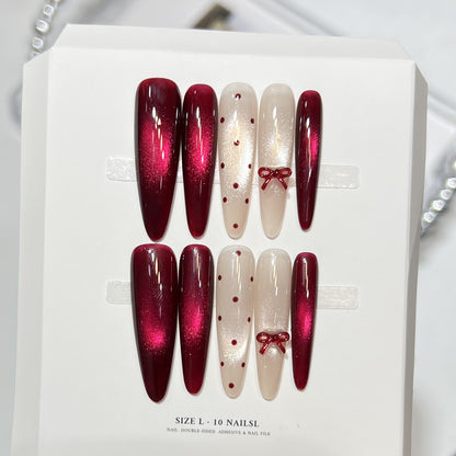 Künstlerisches Press-On-Nagelset mit elegantem floralen Design Brehn