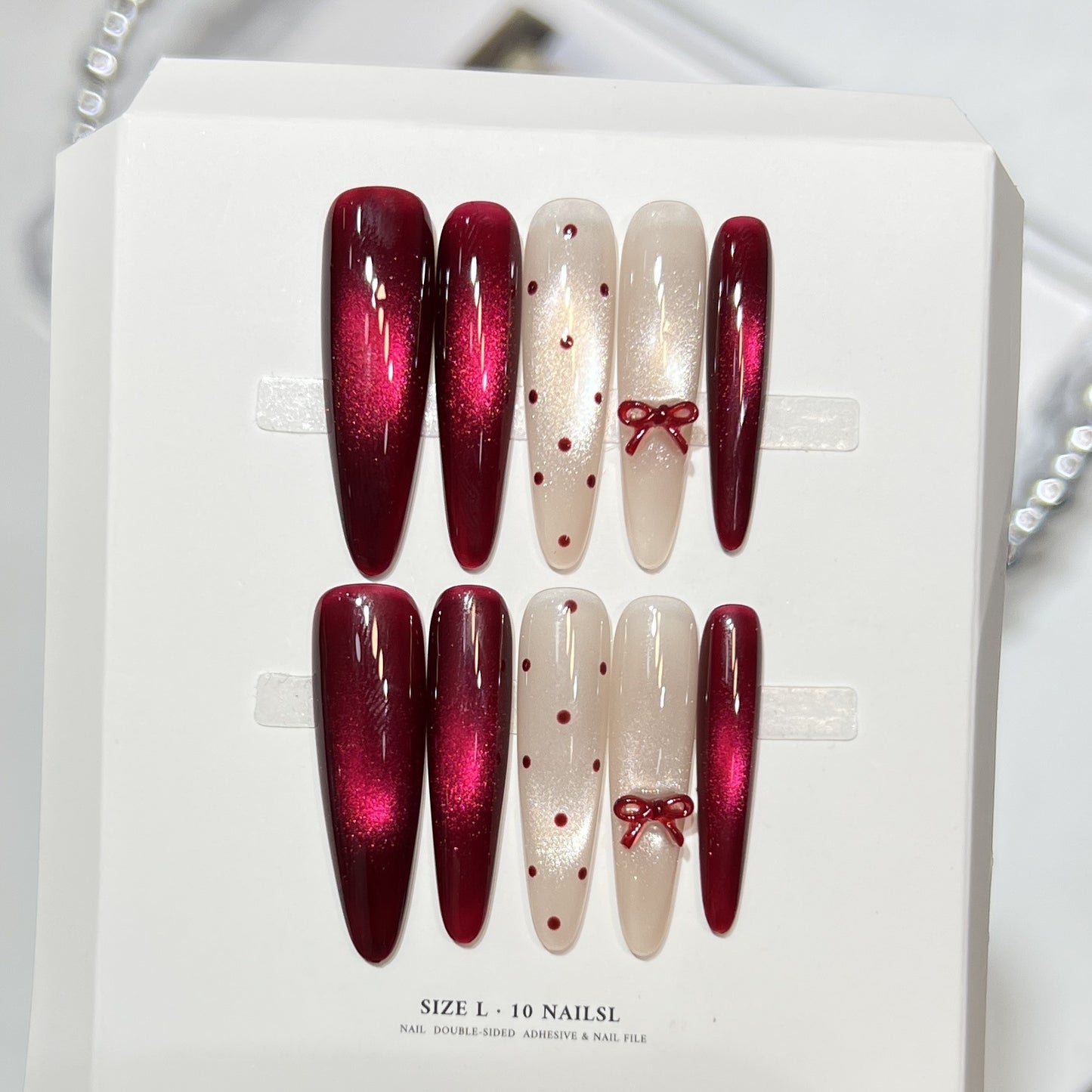 Premium Press-On Nail Art Set mit elegantem Herz- und Blattdesign Brehn
