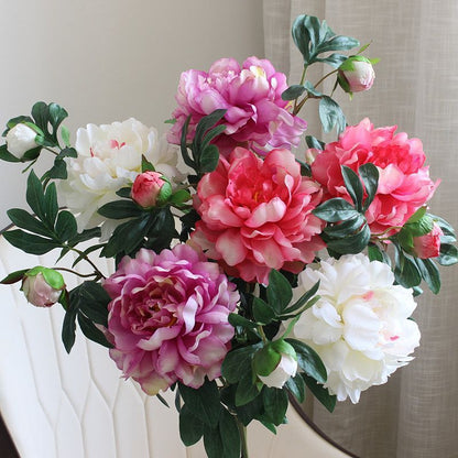 Lebensechte Pfingstrosen-Blumenarrangement