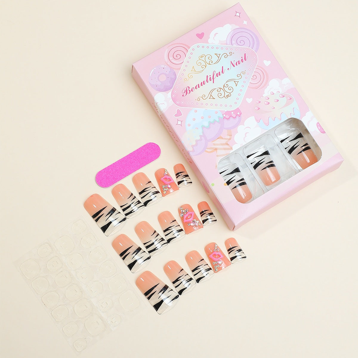 Kreatives Nagelset mit stylishen Mustern Brehn