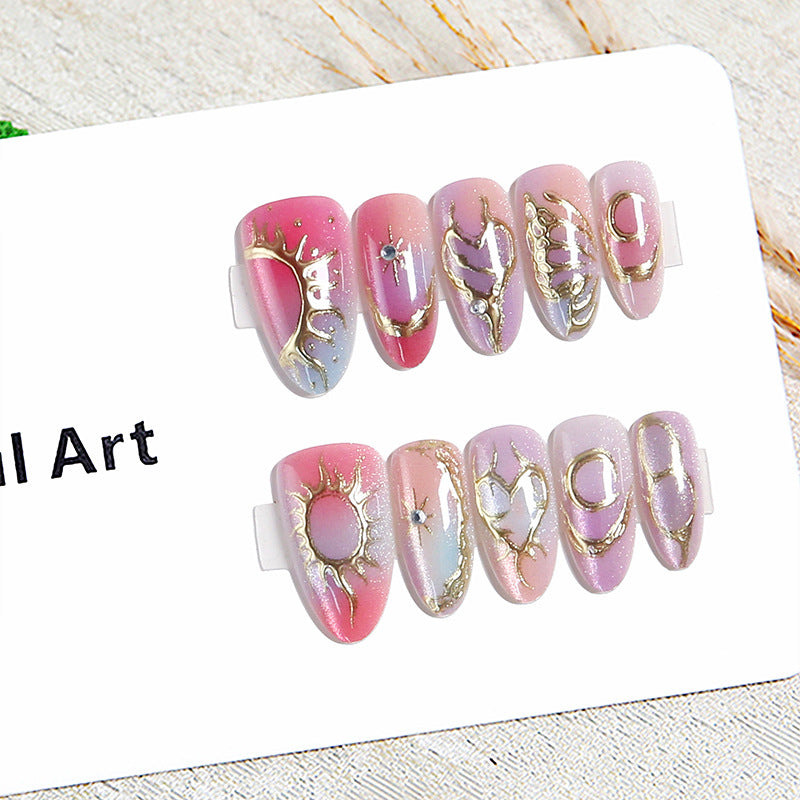 Elegante und kreative Kunstnägel mit metallic Akzenten Brehn