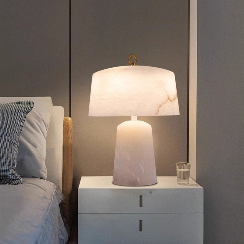 Elegante Alabaster-Tischlampe