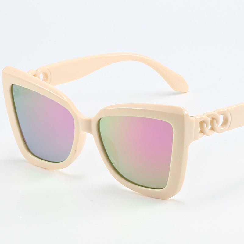 Damen moderne Cat-Eye Sonnenbrille mit klarem Rahmen und UV-Schutz Brehn