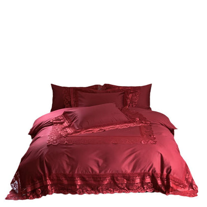 Extravagante Satin-Bettgarnitur mit Spitzenapplikation und Kissenbezügen