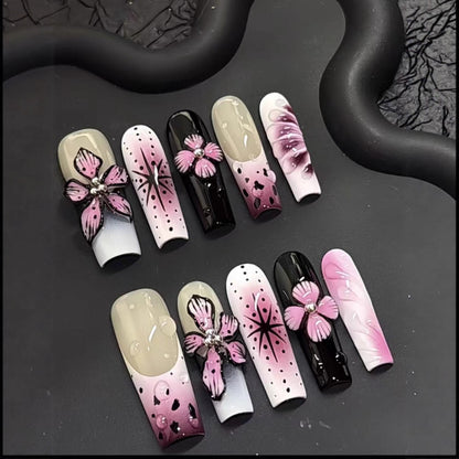 Künstlerische florale Nagelverlängerungen