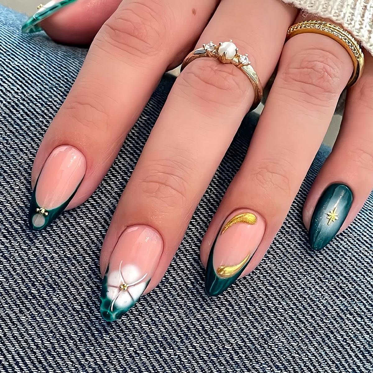 Elegante abstrakte florale Press-On-Nagelverlängerungen Brehn
