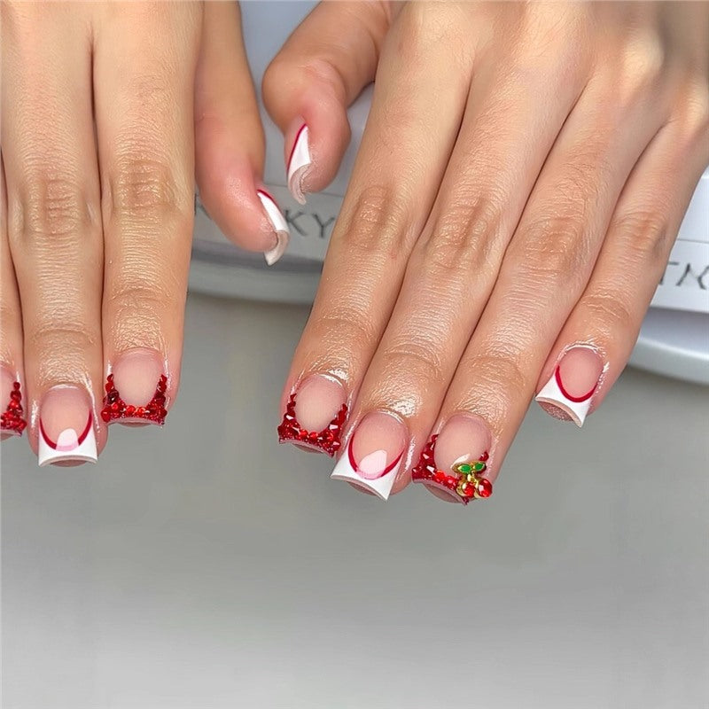 Dekorative Strass-Detail Press-On Nagelkunst Brehn