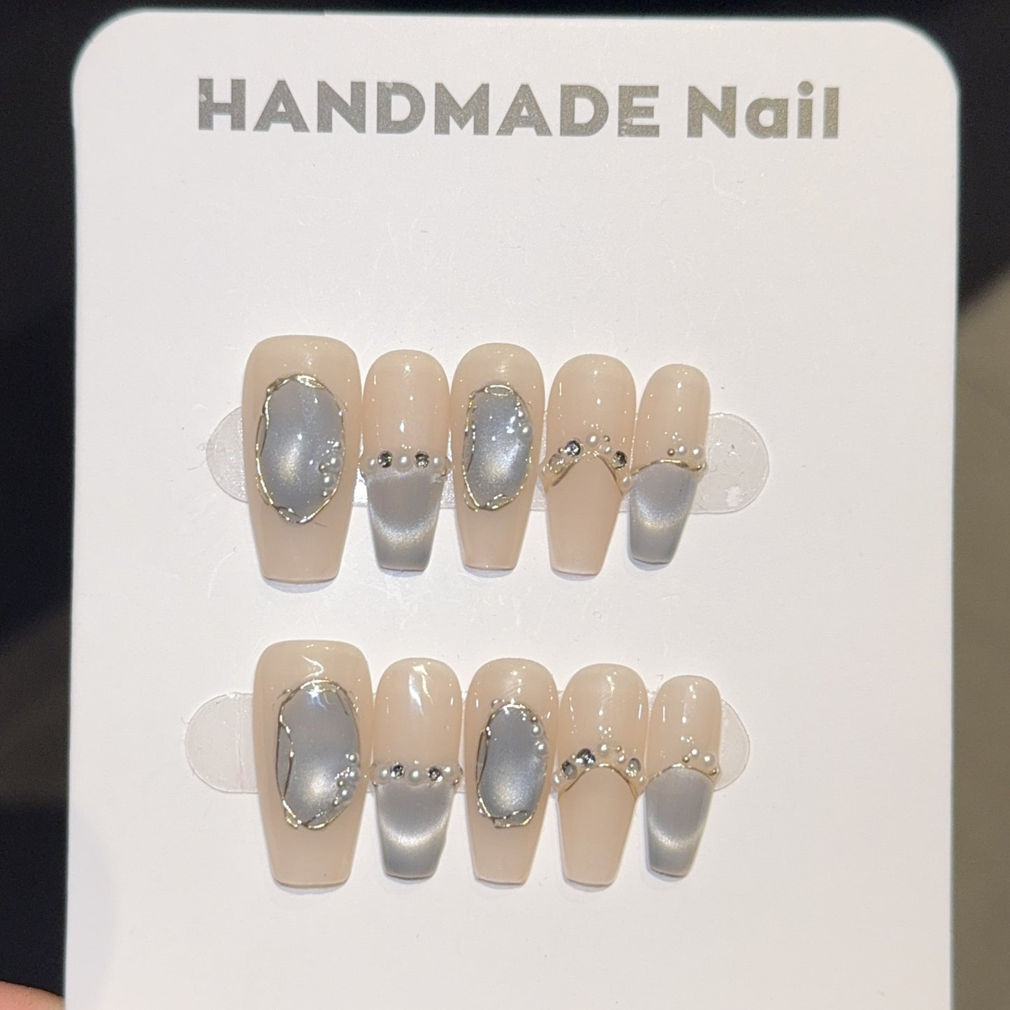 Elegante Nagelspitzen mit Glitzerakzenten Brehn