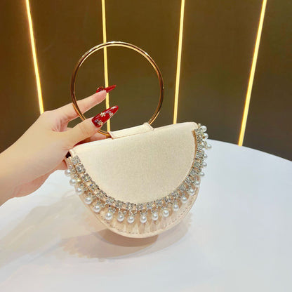Perlenakzentierte Abend-Clutch