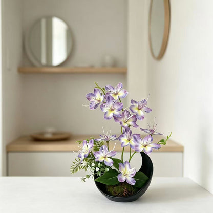 Lebensechte Blumenarrangements für die Innenausstellung