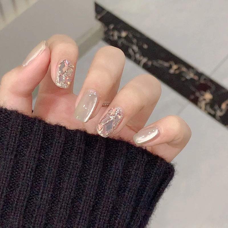 Elegante Press-On-Nagel-Set mit künstlerischen Designs Brehn