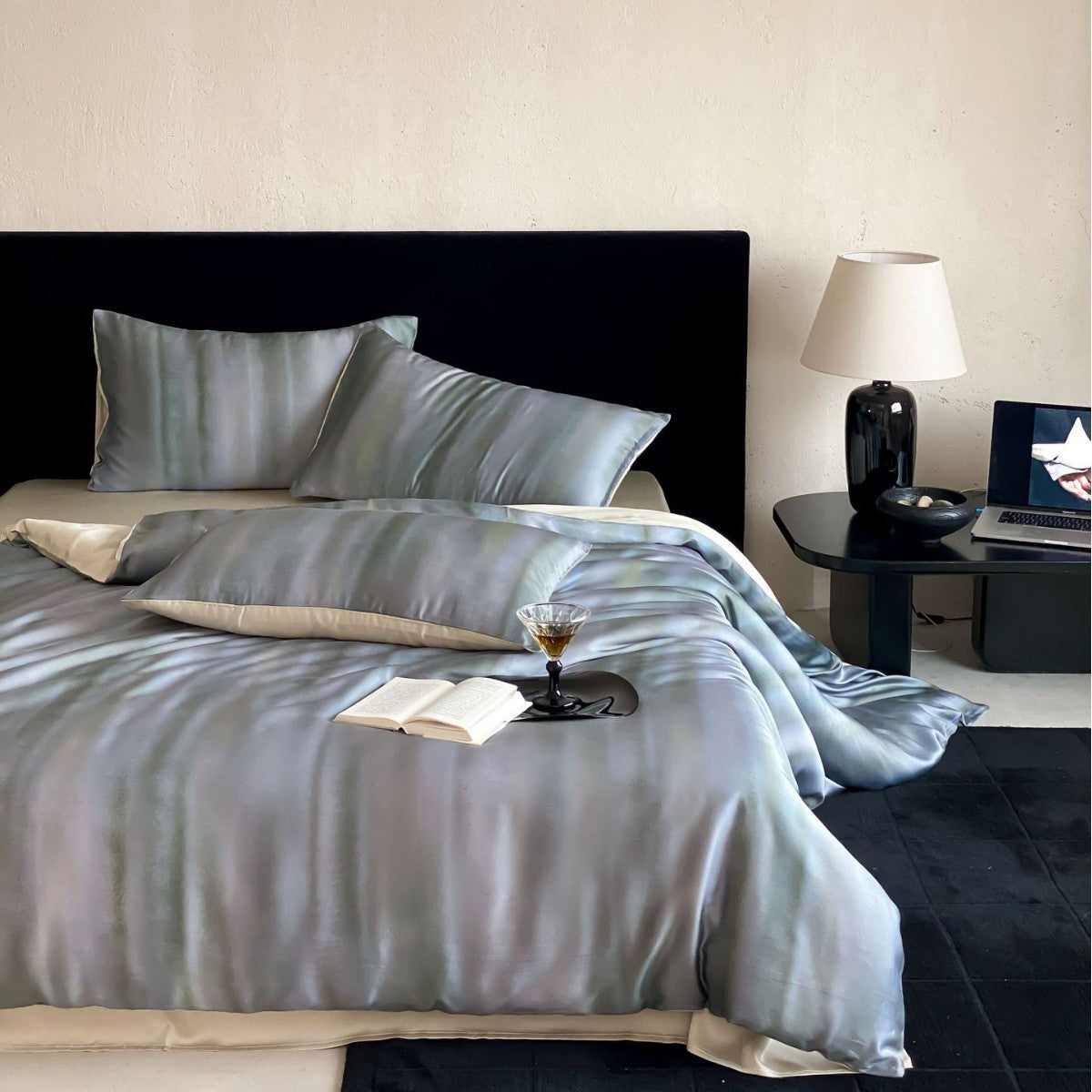 Luxuriöses Satin-Bettwäscheset mit seidig-glänzender Oberfläche