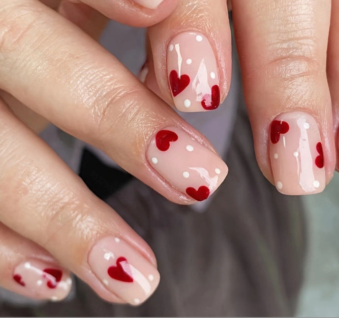 Herz-verzierte Nagelkunst-Design Brehn