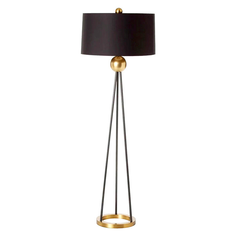 Zeitgenössische Stehlampe mit elegantem Schirm