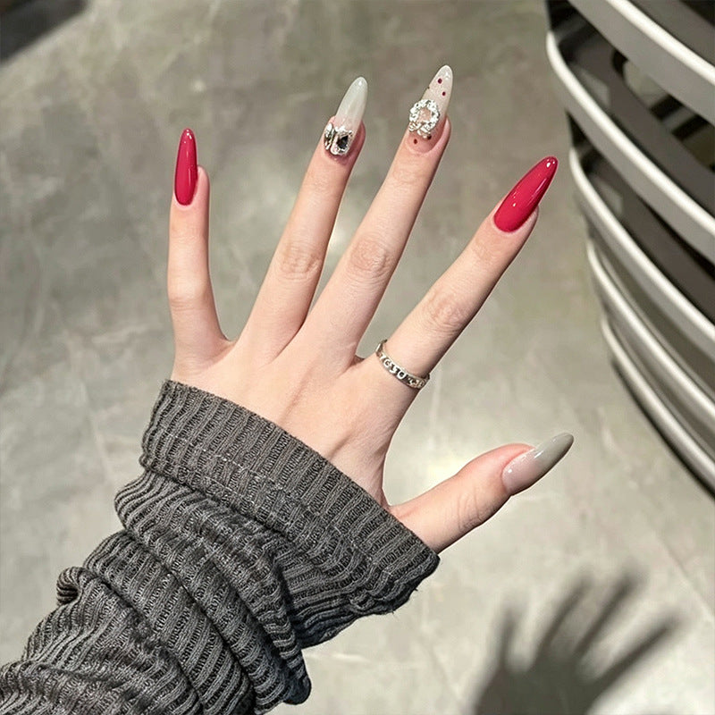 Kunstnagelset mit funkelnden Kristallakzenten und eleganten Farbverläufen Brehn