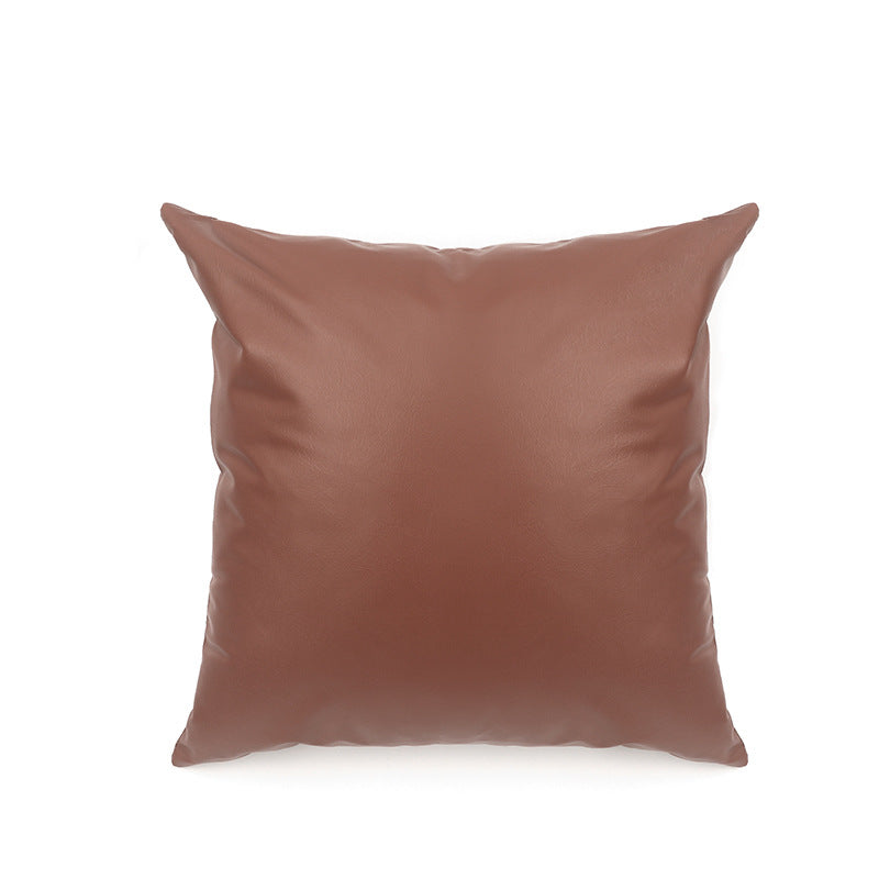 Quadratischer Premium-Kissenbezug aus veganem Nappaleder mit Soft‑Touch Oberfläche Brehn