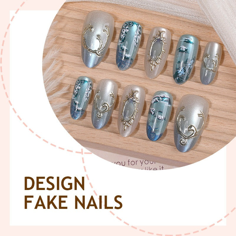 Kunstnagelset mit luxuriösen Mustern und eleganten Verzierungen Brehn