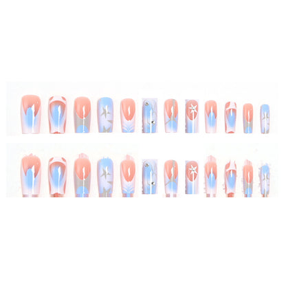 Kunstvolle Nagelspitzen mit maritimem Design Brehn