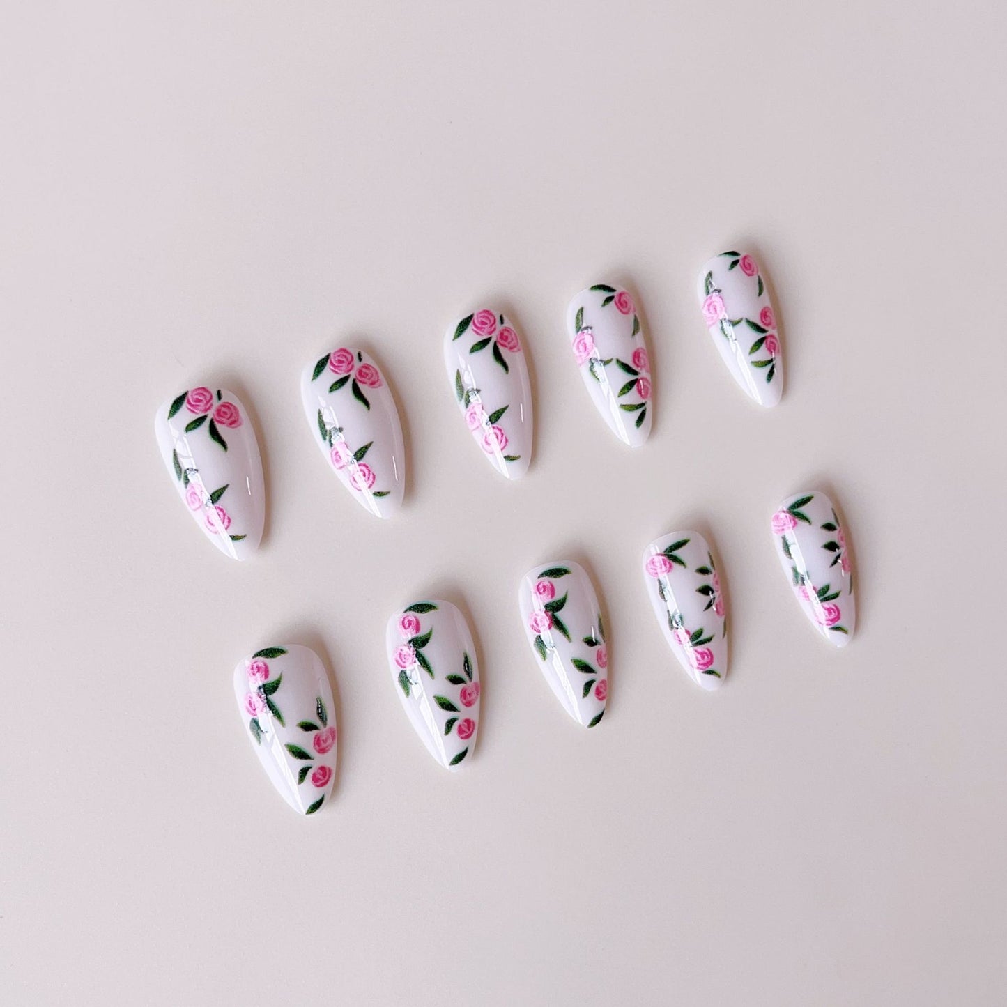 Kunstnagelset mit romantischen Rosenmotiven Brehn