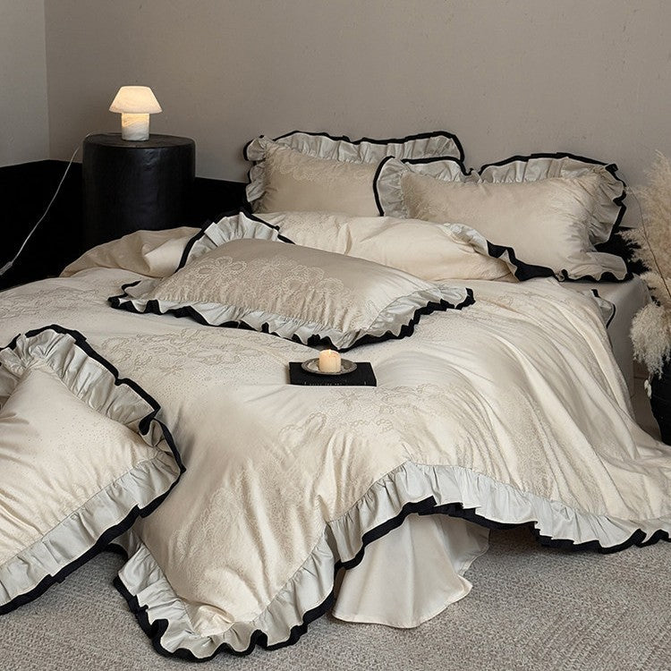 Romantisches Bettwäsche-Set mit Rüschenbordüre und feiner Jacquard-Stickerei