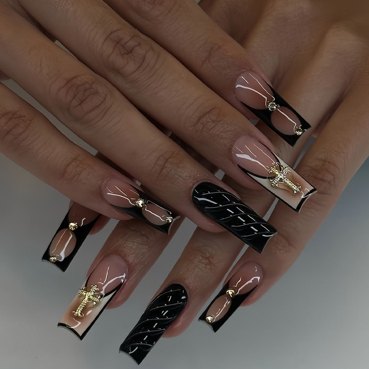 Stylische dekorative Press-On-Nagelkunst Brehn