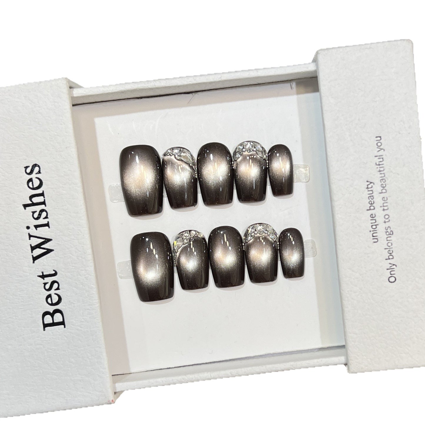 Elegantes Press-On-Nagelkunst-Set mit Strass-Akzenten Brehn