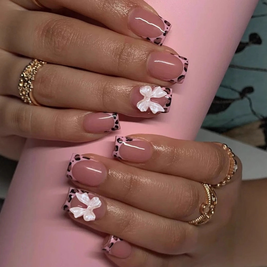 Kunstnagelset mit glamourösen 3D-Blütenverzierungen Brehn