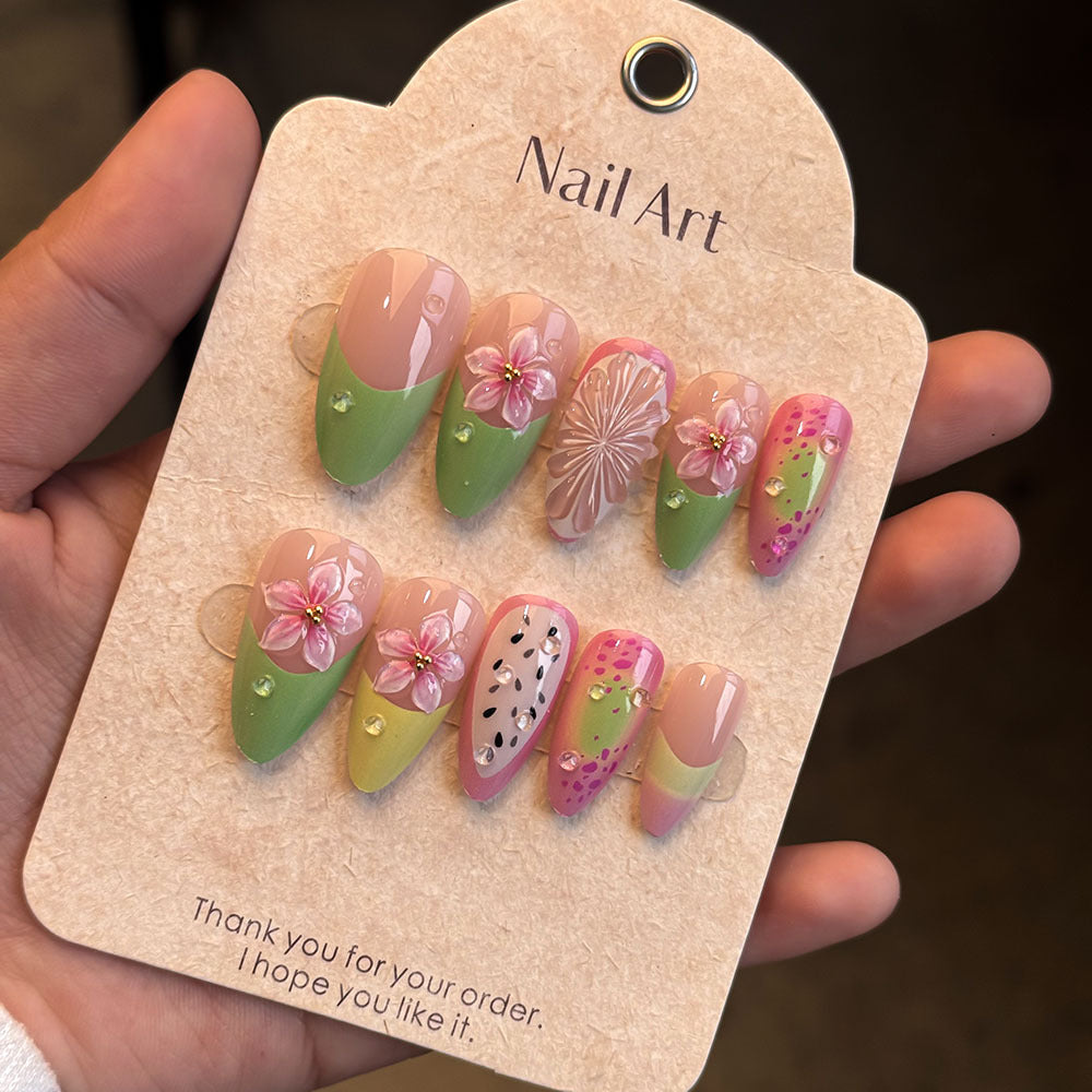 Künstlerisches floral gemustertes Press-On Nagelset Brehn