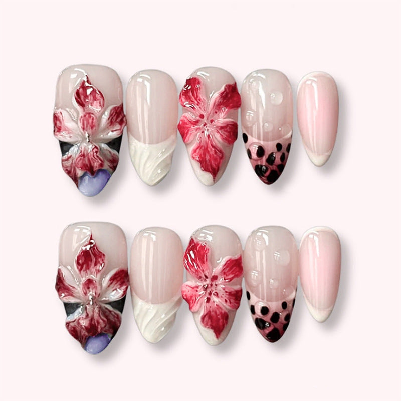 Kunstnagelset mit floralen und eleganten Akzenten Brehn