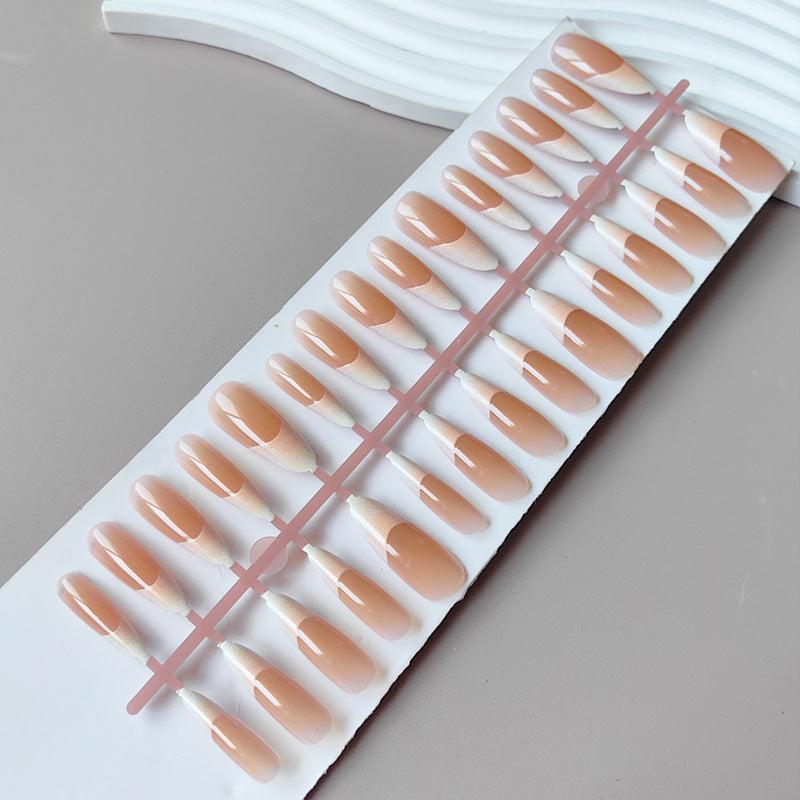 Kunstfingernägel Im Eleganten French-Tip Design Brehn