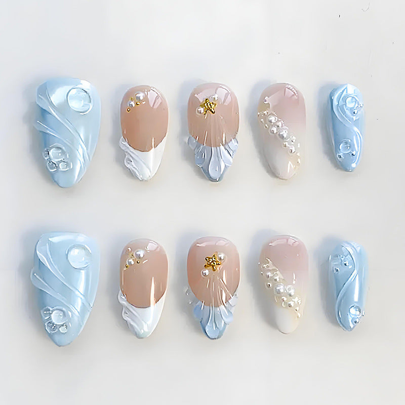 Kunstnagelset mit eleganten Perl- und Glitzervariationen Brehn