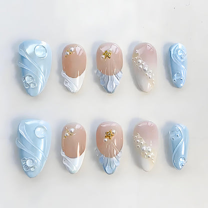 Kunstnagelset mit eleganten Perl- und Glitzervariationen Brehn