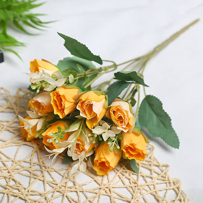 Künstlicher Blumenstrauß für die Wohnkultur