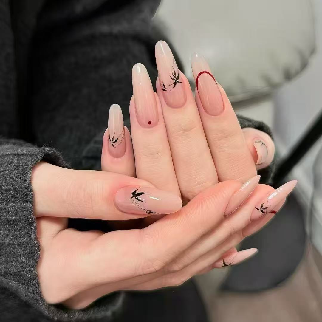 Dekorative Nagelkunst Brehn
