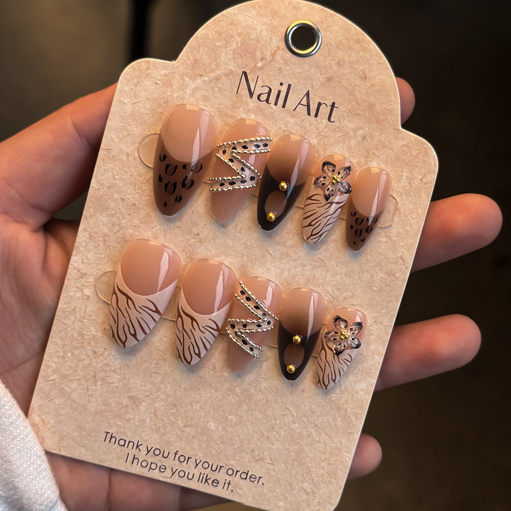 Künstlerische Press-On Nagelkollektion Brehn
