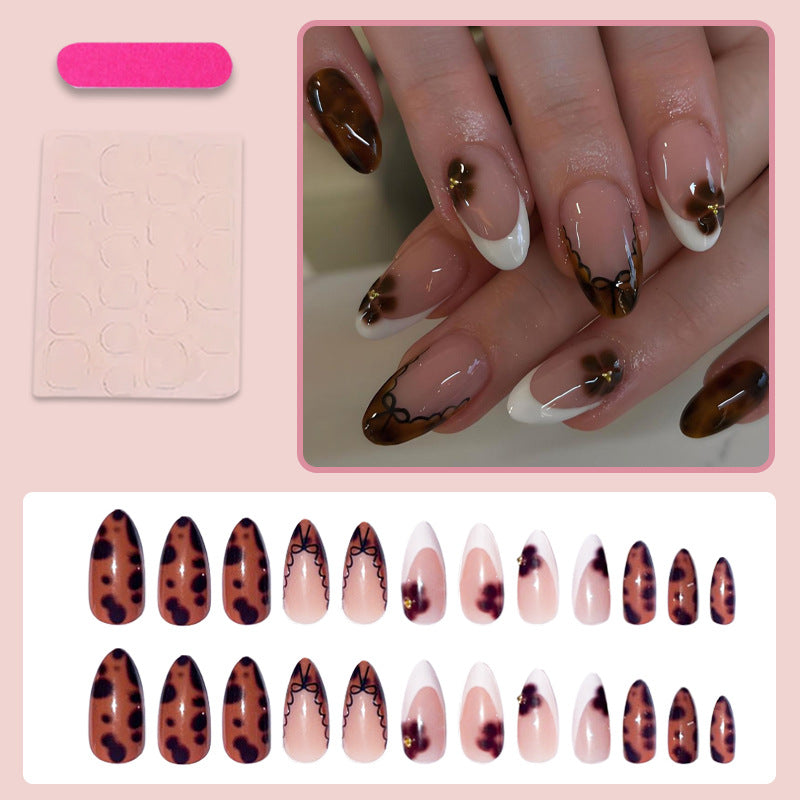 Kunstnagelset mit elegantem Flecken-Design Brehn