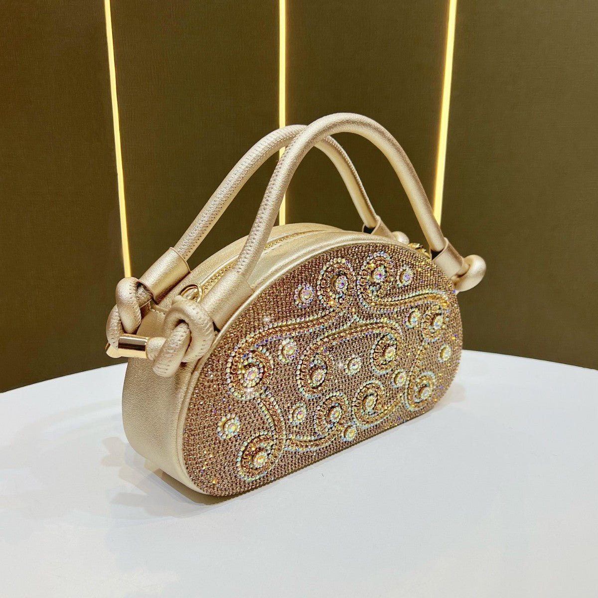 Strassverzierte Handtasche