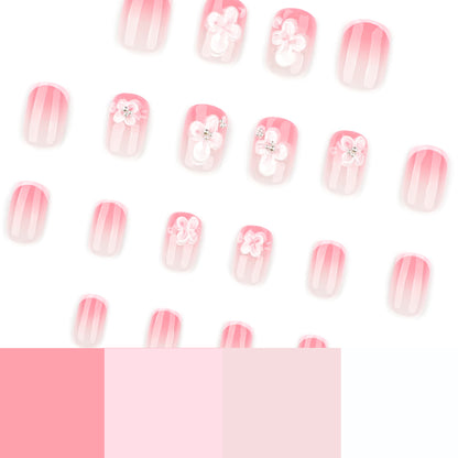 Kunstvolle Nagelkunst mit floralem Design Brehn