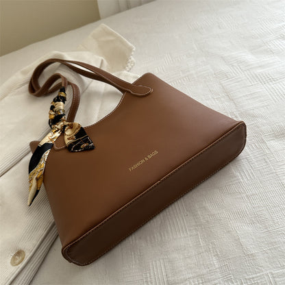 Elegante Strukturierte Tote-Handtasche mit Dekorativem Schal
