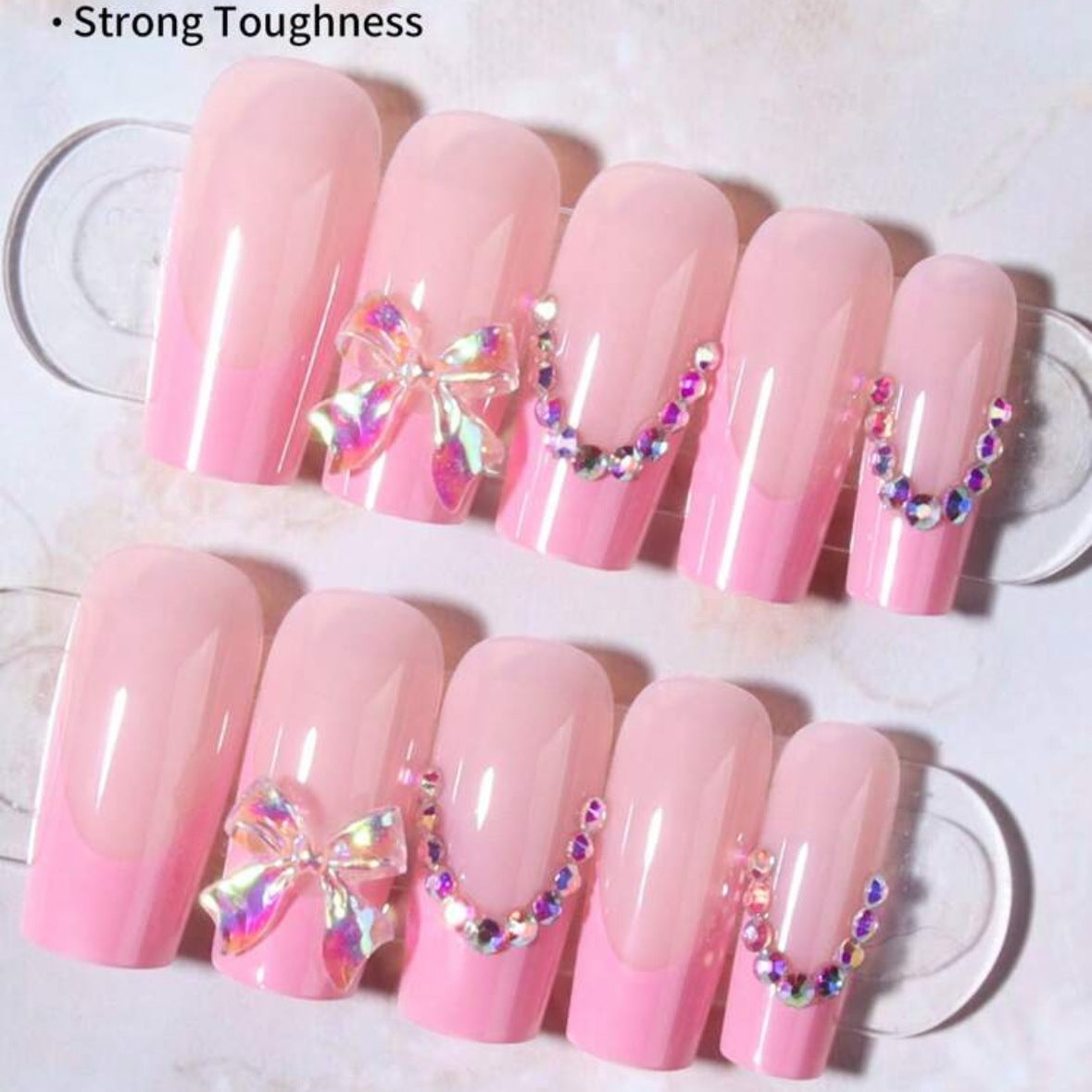 Kunstnagelset mit eleganten Verzierungen Brehn
