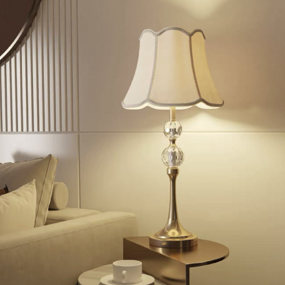 Elegante Stoffschirm Tischlampe