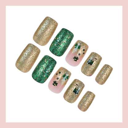 Kunstnagelset mit glitzernden Akzenten und floralen Motiven Brehn
