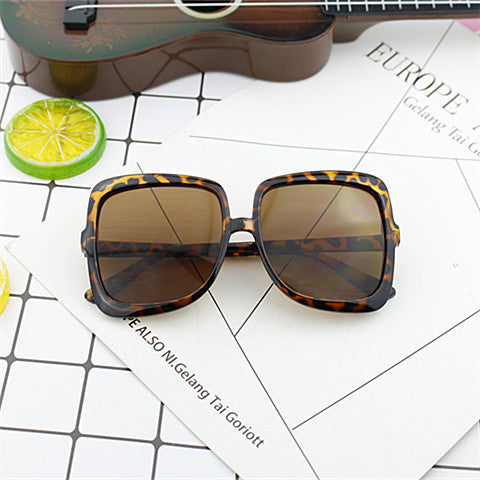 Damen Geometrische Sonnenbrille im modernen Design Brehn