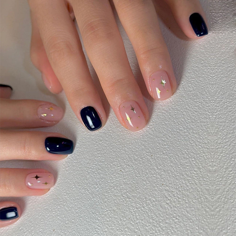 Elegante Stiletto Press-On Nagelkunst mit Strass-Akzenten Brehn