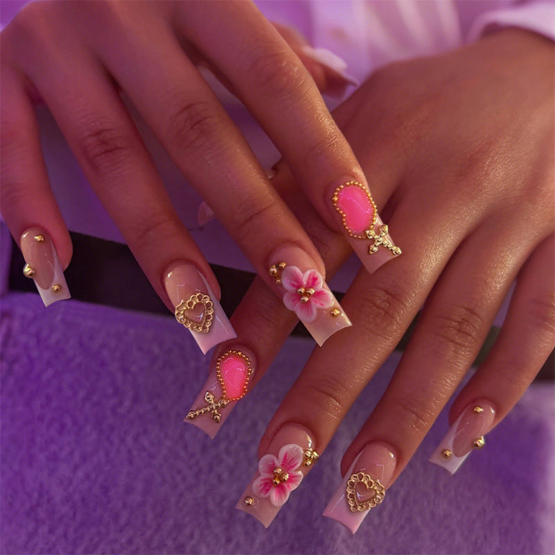 Dekorativer floraler Press-On-Nagelsatz mit Edelsteinakzenten Brehn