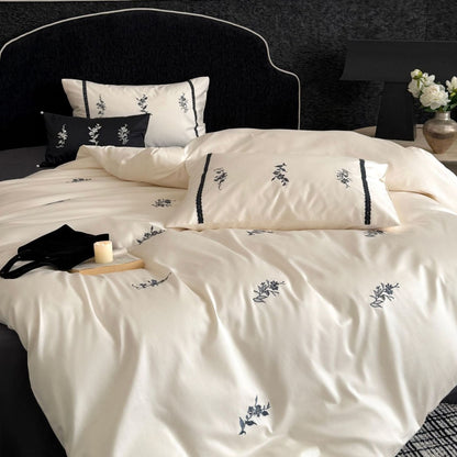 Luxuriöses Satin-Bettwäsche-Set mit feiner Blumenstickerei Brehn