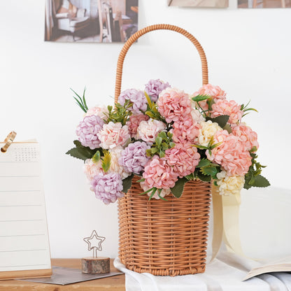 Dekorativer Faux-Blumenstrauß