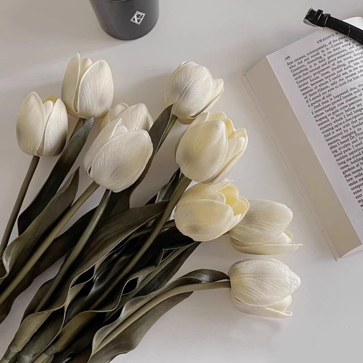 Lebensechte Tulpen Blumenarrangement